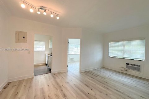 Condominio en Miami Beach, Florida, 2 dormitorios  № 2049940