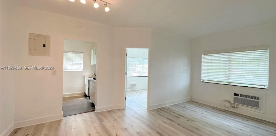 Condominio en Miami Beach, Florida, 2 dormitorios № 2049940