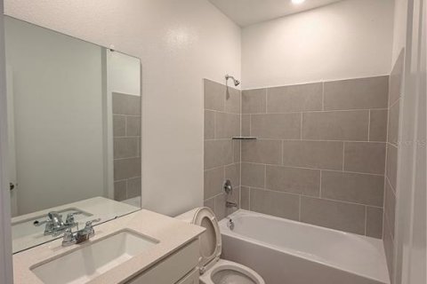 House in Kissimmee, Florida 3 bedrooms, 169.55 sq.m. № 2224806 - photo 15