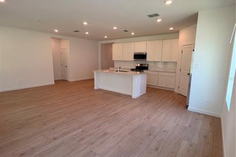 House in Kissimmee, Florida 3 bedrooms, 169.55 sq.m. № 2224806 - photo 10