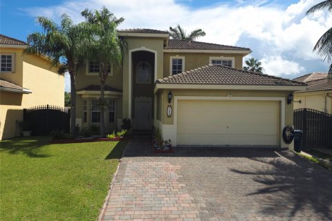 Villa ou maison à Cutler Bay, Floride 3 chambres, 197.7 m2 № 2262113