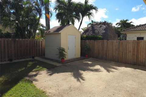 Villa ou maison à vendre à Cutler Bay, Floride: 3 chambres, 197.7 m2 № 2262113 - photo 10