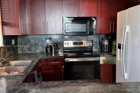 Townhouse in Homestead, Florida 4 bedrooms, 127.65 sq.m. № 2059884 - photo 11