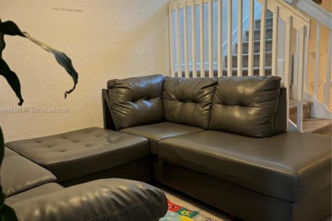 Townhouse in Homestead, Florida 4 bedrooms, 127.65 sq.m. № 2059884 - photo 2