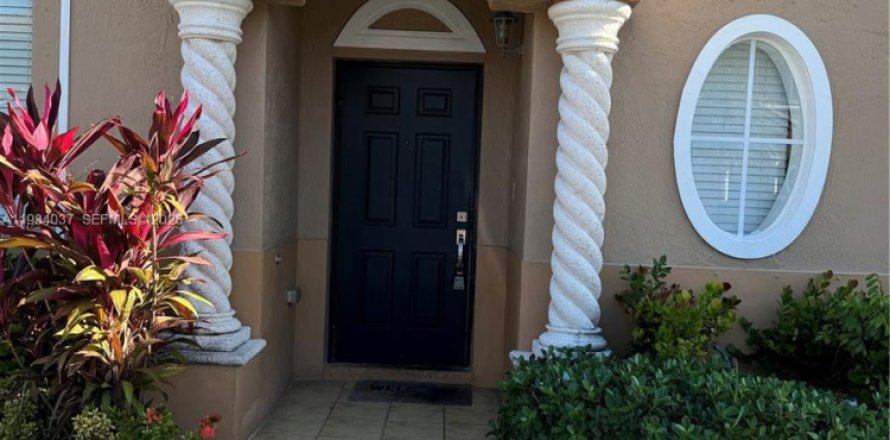 Townhouse in Homestead, Florida 4 bedrooms, 127.65 sq.m. № 2059884