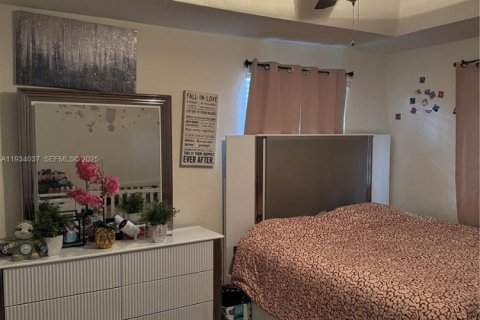 Townhouse in Homestead, Florida 4 bedrooms, 127.65 sq.m. № 2059884 - photo 6