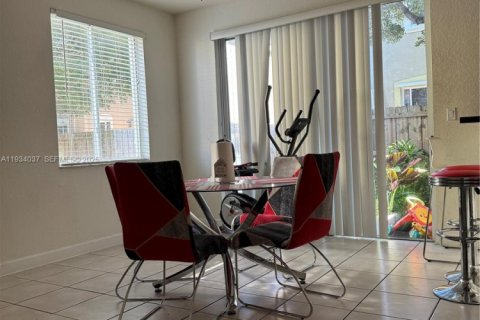 Townhouse in Homestead, Florida 4 bedrooms, 127.65 sq.m. № 2059884 - photo 12
