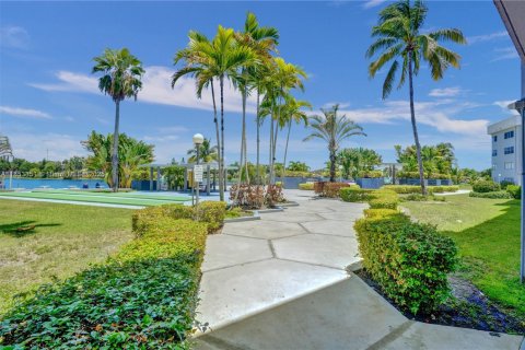 Condominio en venta en North Miami Beach, Florida, 2 dormitorios, 122.63 m2 № 1875559 - foto 30