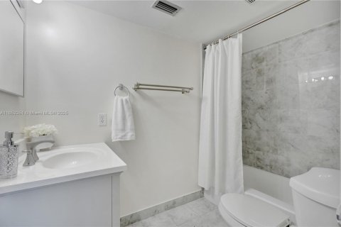 Condominio en venta en North Miami Beach, Florida, 2 dormitorios, 122.63 m2 № 1875559 - foto 20