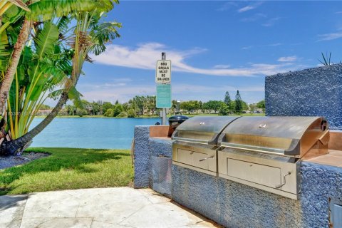 Condominio en venta en North Miami Beach, Florida, 2 dormitorios, 122.63 m2 № 1875559 - foto 28