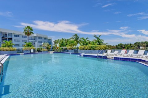 Condominio en venta en North Miami Beach, Florida, 2 dormitorios, 122.63 m2 № 1875559 - foto 27
