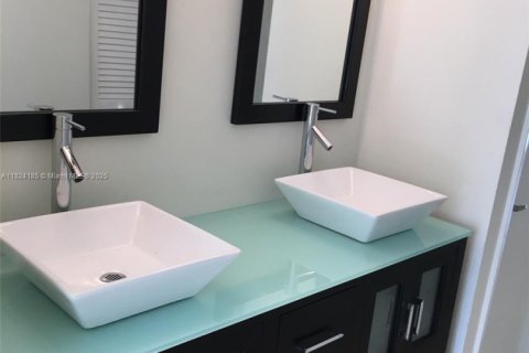 Copropriété à vendre à Miami, Floride: 2 chambres, 95.69 m2 № 1961496 - photo 12