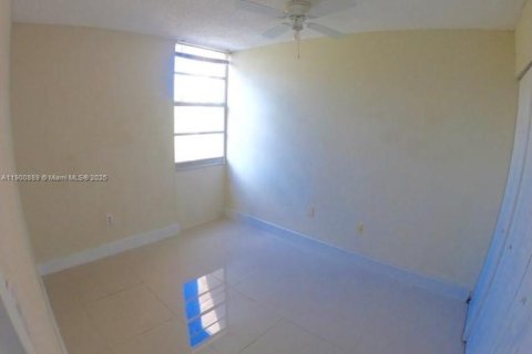 Condo in South Miami, Florida, 2 bedrooms  № 1953810 - photo 5