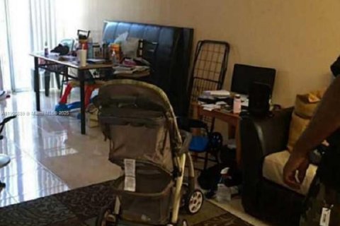 Condo in South Miami, Florida, 2 bedrooms  № 1953810 - photo 3