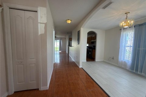 Touwnhouse à louer à Poinciana, Floride: 3 chambres, 141.21 m2 № 2409880 - photo 4