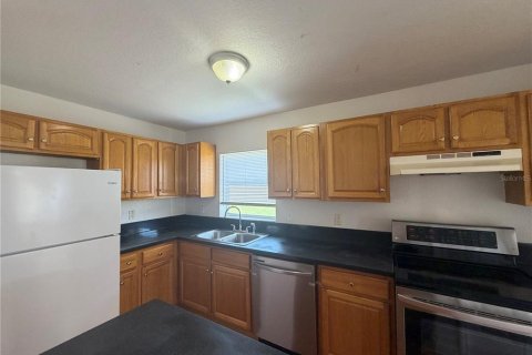 Touwnhouse à louer à Poinciana, Floride: 3 chambres, 141.21 m2 № 2409880 - photo 9