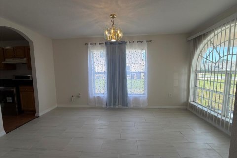 Touwnhouse à louer à Poinciana, Floride: 3 chambres, 141.21 m2 № 2409880 - photo 5
