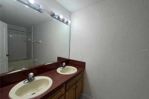 Touwnhouse à louer à Poinciana, Floride: 3 chambres, 141.21 m2 № 2409880 - photo 16