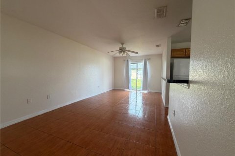 Touwnhouse à louer à Poinciana, Floride: 3 chambres, 141.21 m2 № 2409880 - photo 7