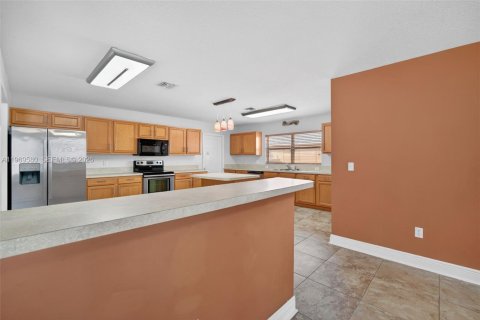 House in Port St. Lucie, Florida 4 bedrooms, 281.4 sq.m. № 2031008 - photo 14