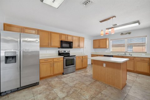 House in Port St. Lucie, Florida 4 bedrooms, 281.4 sq.m. № 2031008 - photo 18