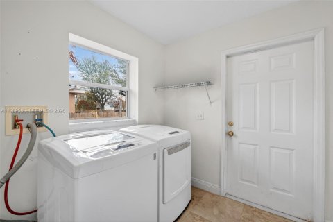 House in Port St. Lucie, Florida 4 bedrooms, 281.4 sq.m. № 2031008 - photo 27