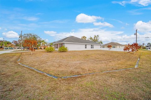 House in Port St. Lucie, Florida 4 bedrooms, 281.4 sq.m. № 2031008 - photo 5