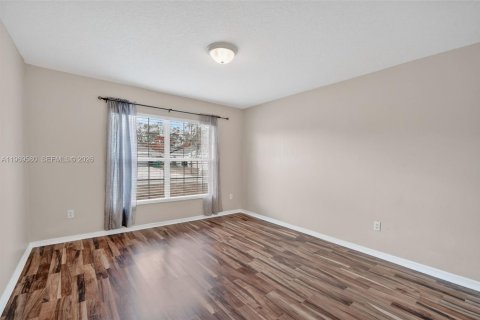 House in Port St. Lucie, Florida 4 bedrooms, 281.4 sq.m. № 2031008 - photo 29