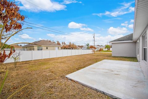 House in Port St. Lucie, Florida 4 bedrooms, 281.4 sq.m. № 2031008 - photo 9
