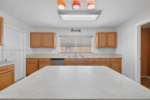 House in Port St. Lucie, Florida 4 bedrooms, 281.4 sq.m. № 2031008 - photo 19