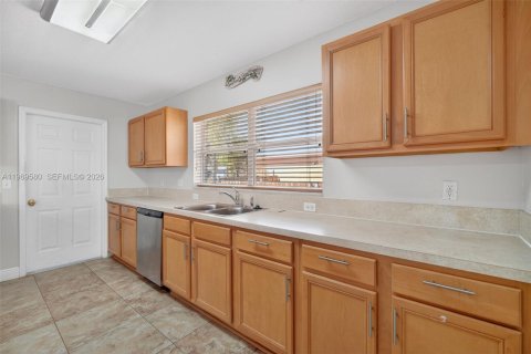 House in Port St. Lucie, Florida 4 bedrooms, 281.4 sq.m. № 2031008 - photo 20