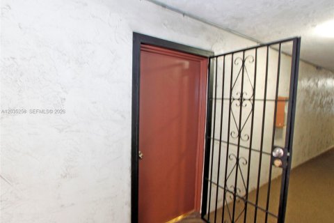 Снять в аренду кондоминиум в Майами, Флорида 2 спальни, 87.89м2, № 2085555 - фото 5