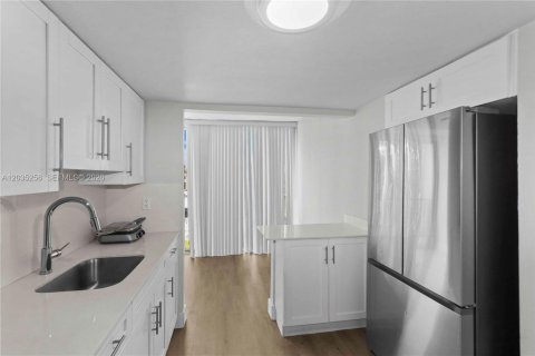 Снять в аренду кондоминиум в Майами, Флорида 2 спальни, 87.89м2, № 2085555 - фото 13