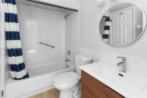 Снять в аренду кондоминиум в Майами, Флорида 2 спальни, 87.89м2, № 2085555 - фото 16