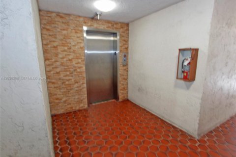 Снять в аренду кондоминиум в Майами, Флорида 2 спальни, 87.89м2, № 2085555 - фото 4
