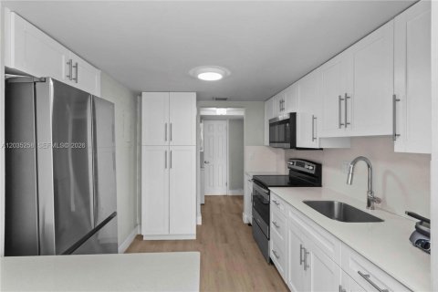 Снять в аренду кондоминиум в Майами, Флорида 2 спальни, 87.89м2, № 2085555 - фото 12