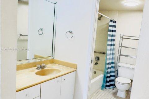 Condo in Pembroke Pines, Florida, 1 bedroom  № 1994567 - photo 23