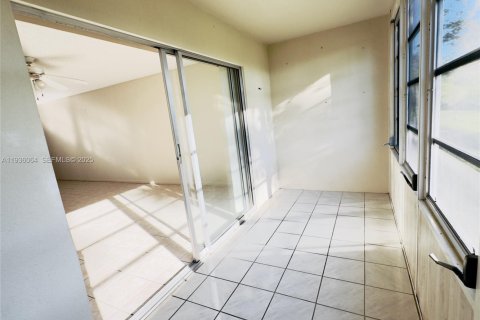 Condo in Pembroke Pines, Florida, 1 bedroom  № 1994567 - photo 29