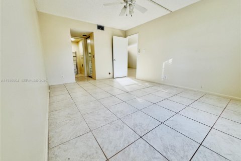 Condo in Pembroke Pines, Florida, 1 bedroom  № 1994567 - photo 20
