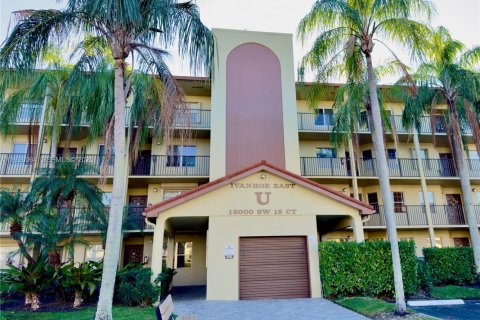 Condo in Pembroke Pines, Florida, 1 bedroom  № 1994567 - photo 2