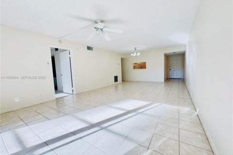 Condo in Pembroke Pines, Florida, 1 bedroom  № 1994567 - photo 14