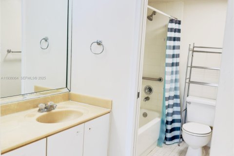 Condo in Pembroke Pines, Florida, 1 bedroom  № 1994567 - photo 24