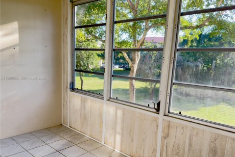 Condo in Pembroke Pines, Florida, 1 bedroom  № 1994567 - photo 27