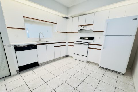 Condo in Pembroke Pines, Florida, 1 bedroom  № 1994567 - photo 4