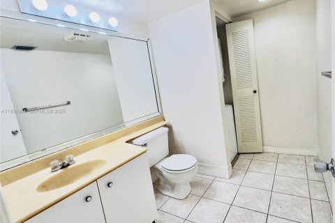 Condo in Pembroke Pines, Florida, 1 bedroom  № 1994567 - photo 17