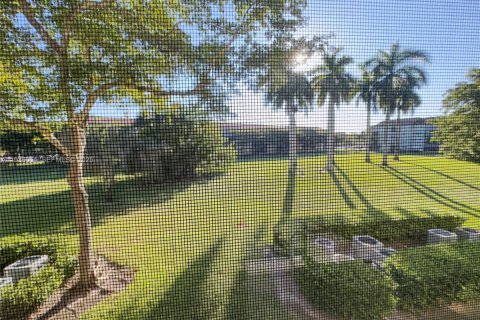 Condo in Pembroke Pines, Florida, 1 bedroom  № 1994567 - photo 28
