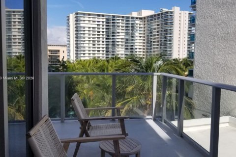 Copropriété à louer à Hollywood, Floride: 2 chambres, 99.87 m2 № 1960252 - photo 5