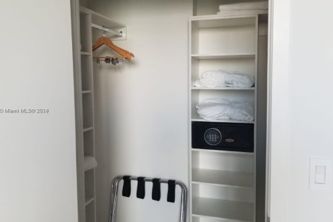 Copropriété à louer à Hollywood, Floride: 2 chambres, 99.87 m2 № 1960252 - photo 10