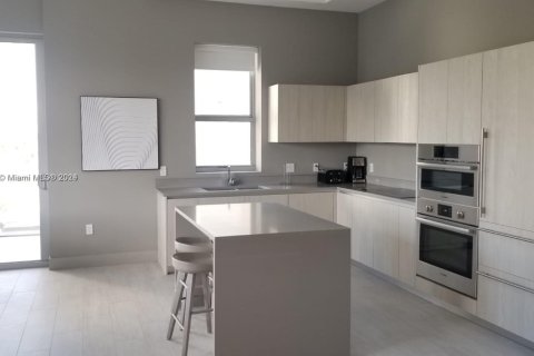 Copropriété à louer à Hollywood, Floride: 2 chambres, 99.87 m2 № 1960252 - photo 3