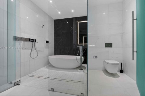 Купить кондоминиум в Майами, Флорида 2 спальни, 133.5м2, № 2006236 - фото 9